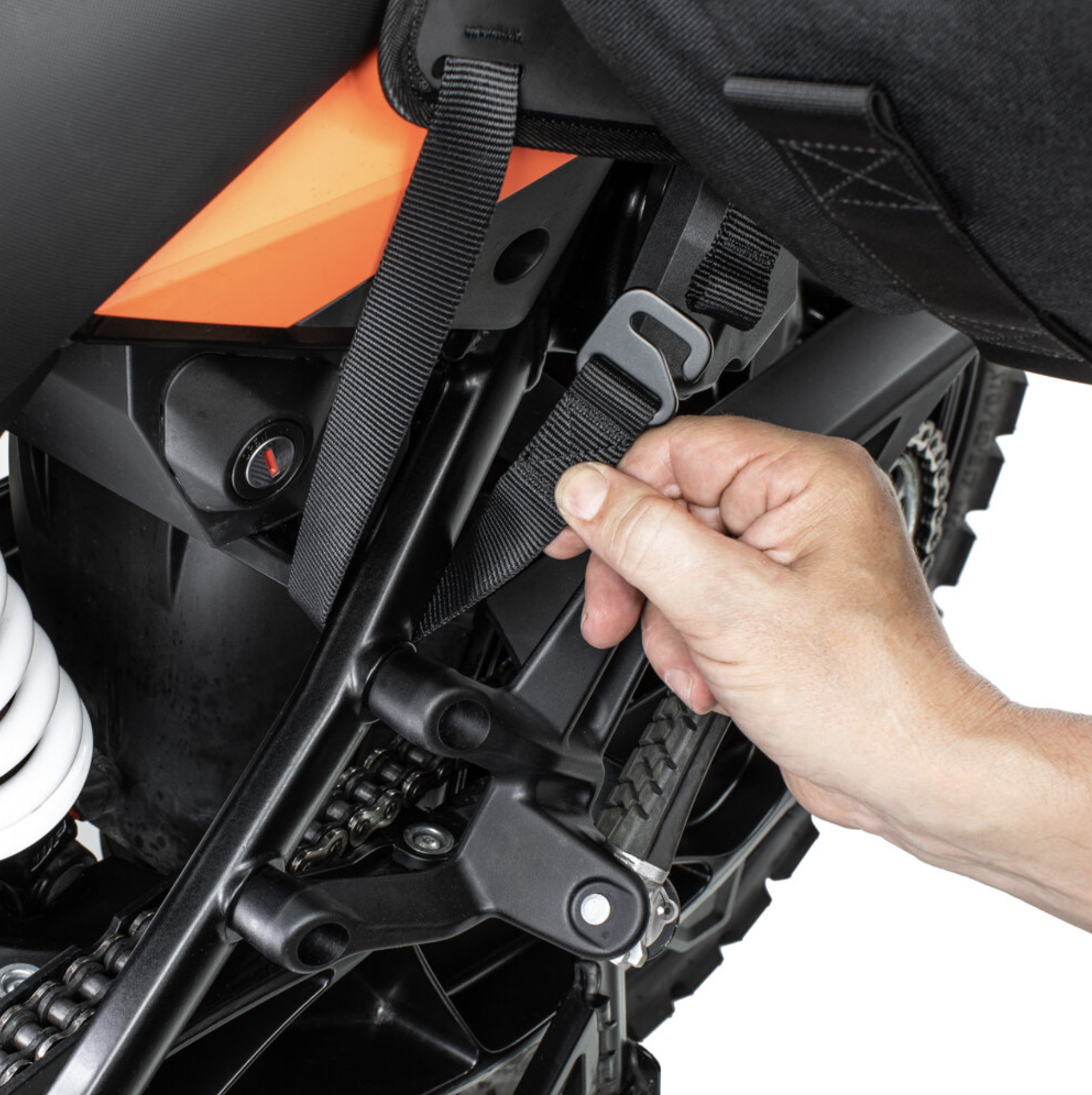 Kriega-OS-Base-KTM-1050-1090-1190-1290-Super-Adventure-Montagesystem-fu-r-OS-Taschen